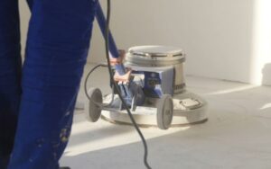 9 langkah perawatan lantai dengan floor polisher