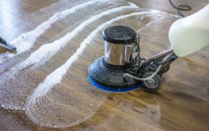 efektivitas floor polisher dalam membersihkan noda pada keserbagunaan